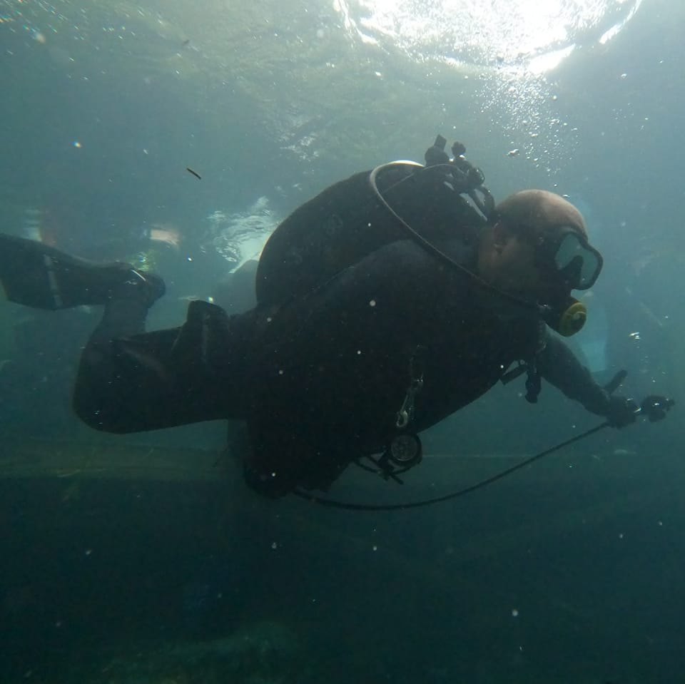 SSI instructor in technical diving gear demonstrating professional guidance